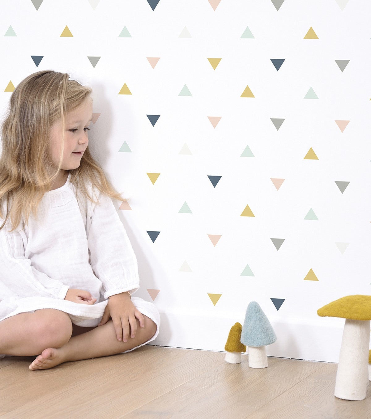 ENCHANTED - Papel de parede para crianças - Triângulos (cor-de-rosa, cinzento)